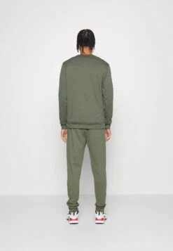 Lyle & Scott Crew Neck Fly - Sweater - Cactus Green -Lyle & Scott Verkoop 010a62baf492406a8ee82c474259616e