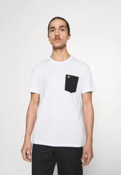 Lyle & Scott Contrast Pocket- T-Shirt Print - White/ Jet Black