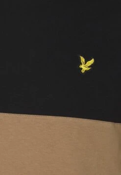 Lyle & Scott Contrast Yoke - T-Shirt Print - Camel Bronze -Lyle & Scott Verkoop 1f45491a37ca449b8612912d69b941f0