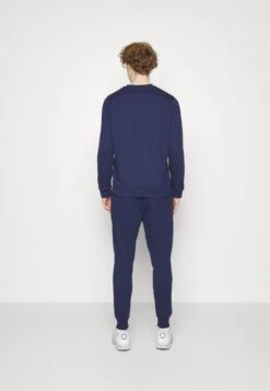 Lyle & Scott Collegiate Crew Jogger Pack - Sweater - Navy -Lyle & Scott Verkoop 2f4867a969e743e4b4247fd54ea6c7da