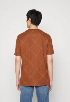 Lyle & Scott Brushed Argyle - T-Shirt Print - Rust 7 Lyle & Scott Brushed Argyle - T-Shirt Print - Rust -Lyle & Scott Verkoop 3259501f621d4311b46d306bce8a5496
