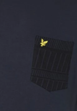 Lyle & Scott Grid Pocket - T-Shirt Print - Dark Navy/Jet Black 10 Lyle & Scott Grid Pocket - T-Shirt Print - Dark Navy/Jet Black -Lyle & Scott Verkoop 33d34ea8537b4e478acbecf9a3232238