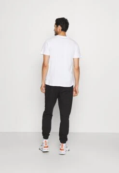 Lyle & Scott Spant - Trainingsbroek - Jet Black 7 Lyle & Scott Spant - Trainingsbroek - Jet Black -Lyle & Scott Verkoop 34216ebcb5924ff0afd1f781e653596e