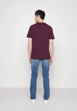 Lyle & Scott Slub - T-Shirt Basic - Burgundy 8 Lyle & Scott Slub - T-Shirt Basic - Burgundy -Lyle & Scott Verkoop 421902666fbb44e2aa479f557813c222
