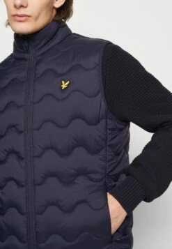 Lyle & Scott Crest Quilted Gilet - Bodywarmer - Dark Navy -Lyle & Scott Verkoop 5a05bde6f1584ae4b7dcdfb8f83950be