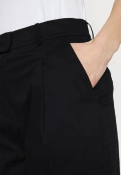 Lyle & Scott The Nina - Korte Broeken - Jet Black -Lyle & Scott Verkoop 5c008669d9244112a8f895148a0561c5