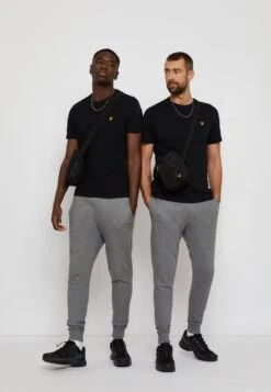 Lyle & Scott Plain - T-Shirt Basic - Jet Black 10 Lyle & Scott Plain - T-Shirt Basic - Jet Black -Lyle & Scott Verkoop 6b530416bf8a4fbebb9b8a012321c8ed