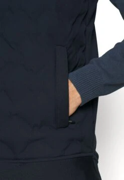 Lyle & Scott Check Quilt Back Fleece Gilet - Softshelljas - Dark Navy -Lyle & Scott Verkoop 88dd518d83db4abd968d72afd7bb2f75