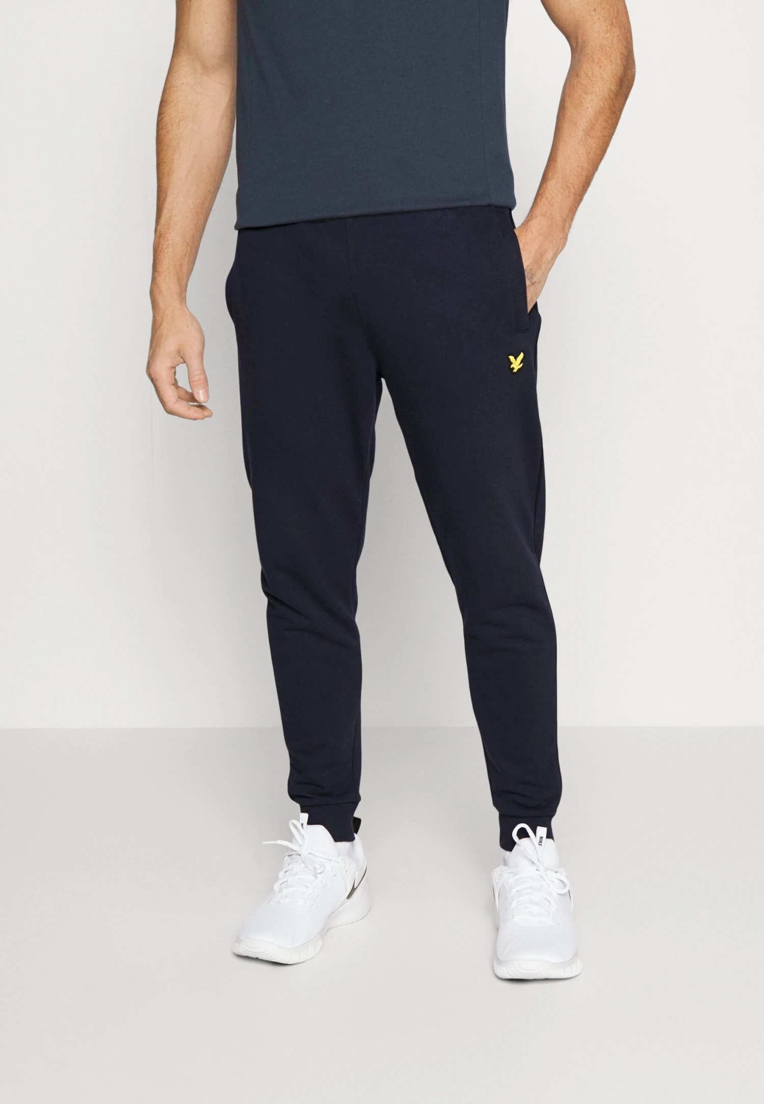 Lyle & Scott Contrast Piping - Trainingsbroek - Dark Navy 1 Lyle & Scott Contrast Piping - Trainingsbroek - Dark Navy
