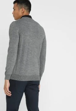 Lyle & Scott Golf V Neck - Trui - Mid Grey Marl 7 Lyle & Scott Golf V Neck - Trui - Mid Grey Marl -Lyle & Scott Verkoop 91fa2e1811df45f589f60fd16d9630f6