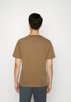 Lyle & Scott Contrast Yoke - T-Shirt Print - Camel Bronze -Lyle & Scott Verkoop a09b5eda48c643df80184b13fc84b5c9