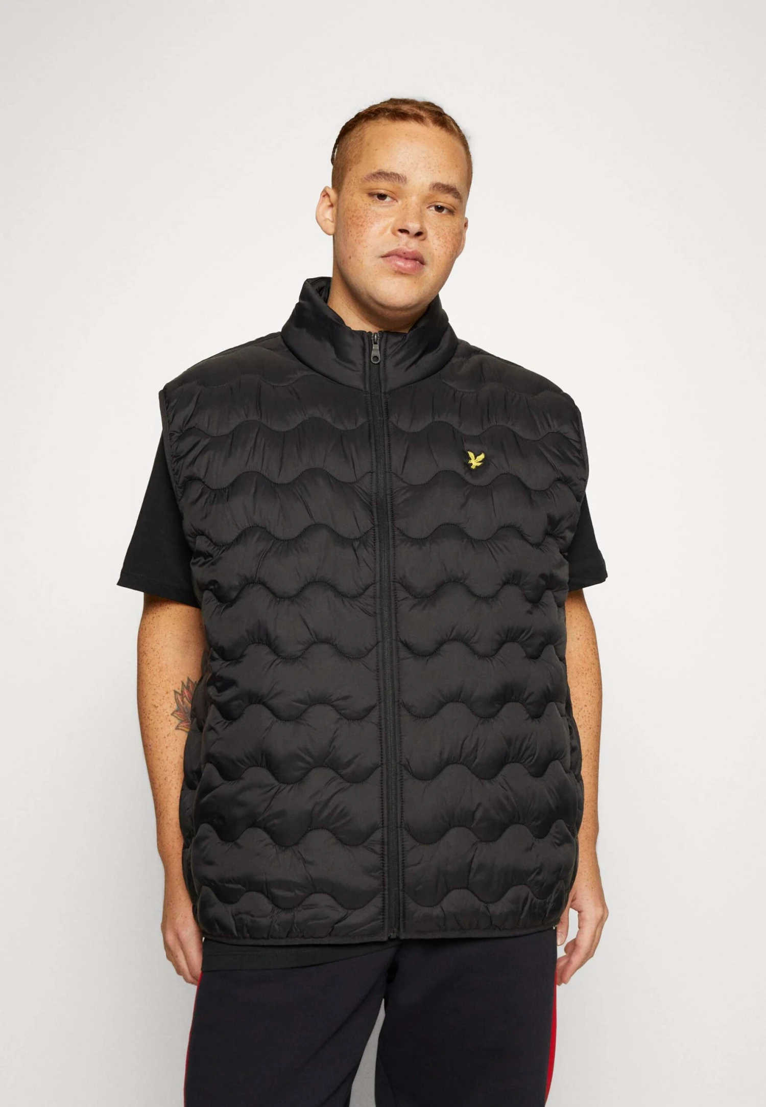 Lyle & Scott Plus Crest Quilted Gilet - Bodywarmer - Jet Black 1 Lyle & Scott Plus Crest Quilted Gilet - Bodywarmer - Jet Black