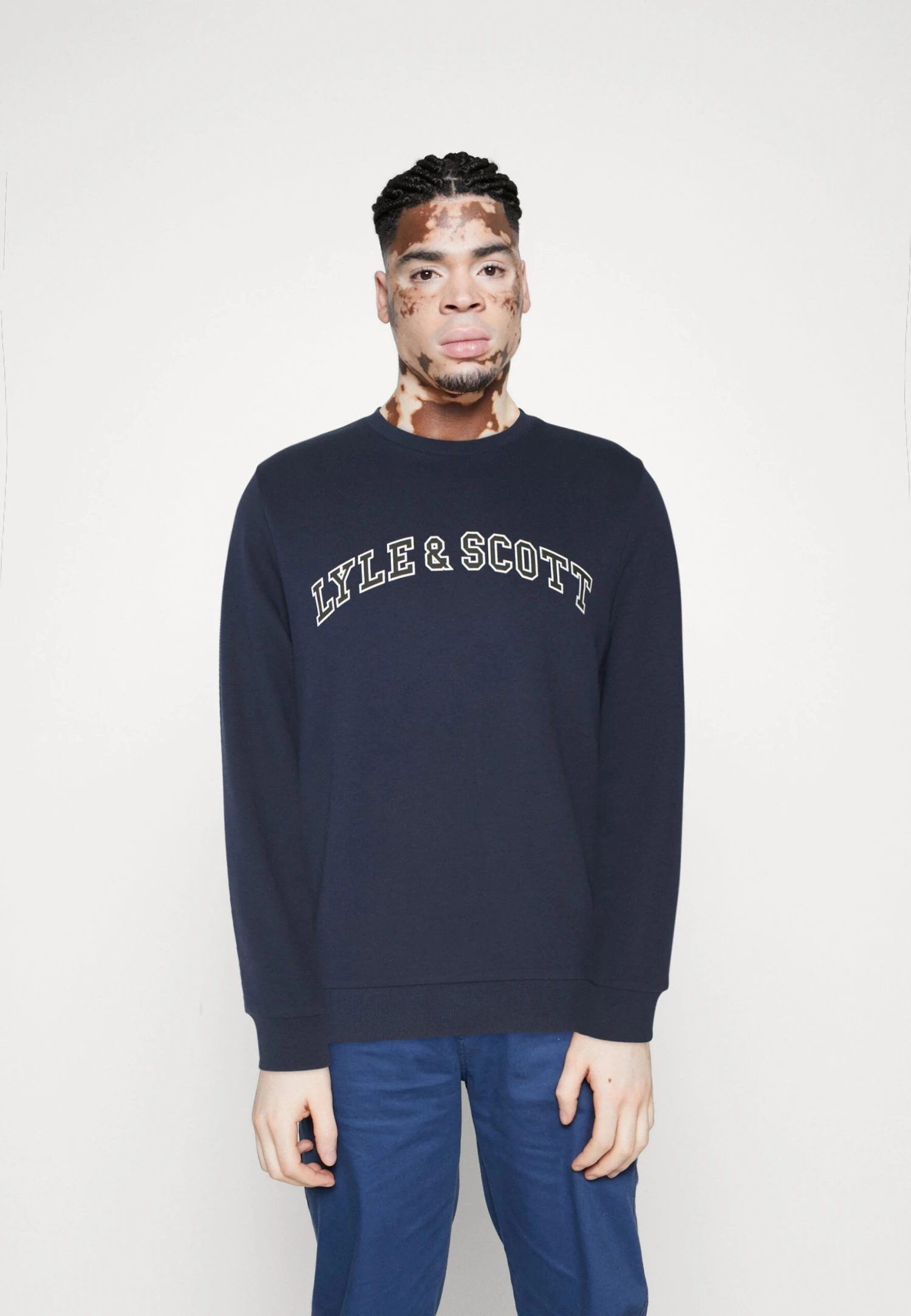 Lyle & Scott Collegiate Crew Neck - Sweater - Navy 1 Lyle & Scott Collegiate Crew Neck - Sweater - Navy