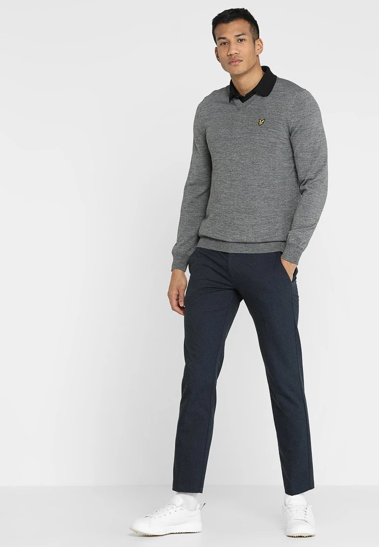 Lyle & Scott Golf V Neck - Trui - Mid Grey Marl 2 Lyle & Scott Golf V Neck - Trui - Mid Grey Marl - Afbeelding 2