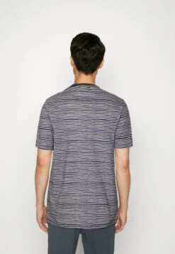 Lyle & Scott Breton - T-Shirt Print - Dark Navy/Cove 8 Lyle & Scott Breton - T-Shirt Print - Dark Navy/Cove -Lyle & Scott Verkoop dc6ff0f40b274ffbadca8be902b4a805