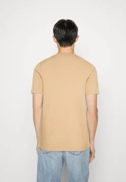 Lyle & Scott Plain - T-Shirt Basic - Cairngorms Khaki 8 Lyle & Scott Plain - T-Shirt Basic - Cairngorms Khaki -Lyle & Scott Verkoop e096a5e5f33b45c3bd1eef95f3b37376