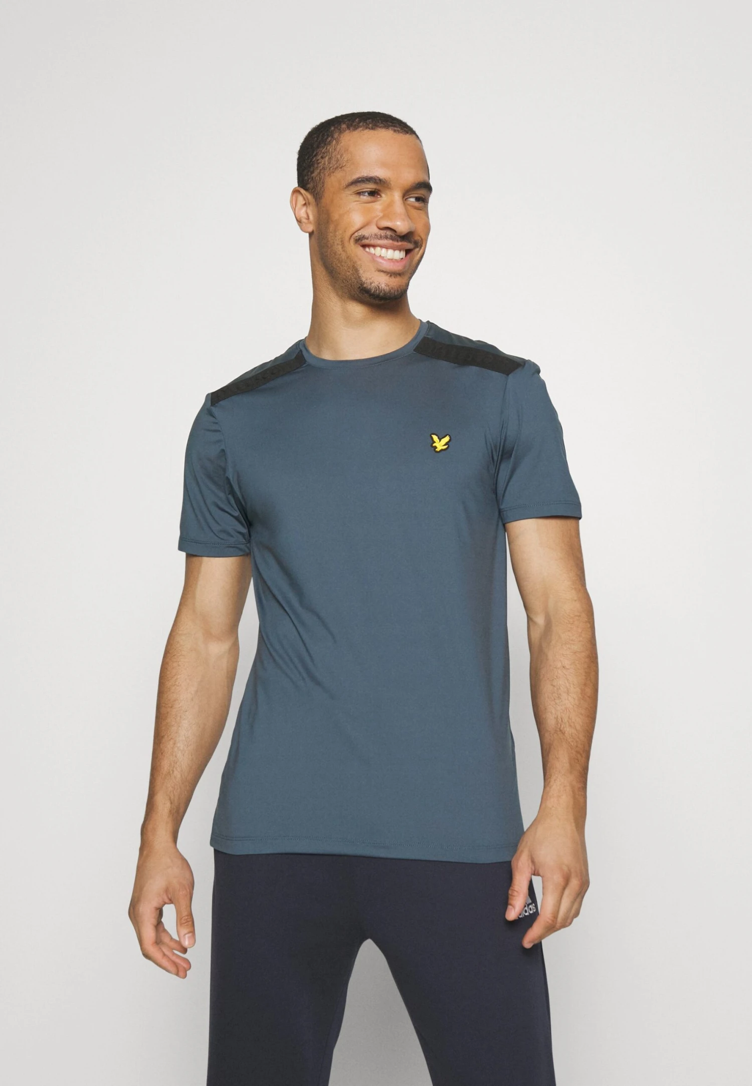 Lyle & Scott Shoulder Branded Tee - Sport T-Shirt - Light Navy 1 Lyle & Scott Shoulder Branded Tee - Sport T-Shirt - Light Navy